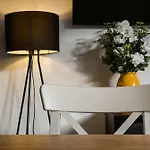 Дом отдыха Sevastopol Four Bedroom House Near Gloucester Road