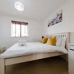 Ferienhaus Sevastopol Four Bedroom House Near Gloucester Road