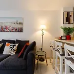 Sevastopol Four Bedroom House Near Gloucester Road Ferienhaus *