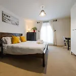 Дом отдыха Sevastopol Four Bedroom House Near Gloucester Road Бристоль