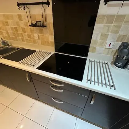 Sevastopol Four Bedroom House Near Gloucester Road Nyaraló Bristol