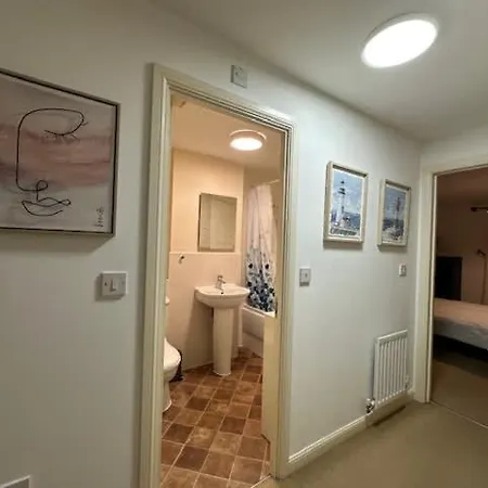 Nyaraló Sevastopol Four Bedroom House Near Gloucester Road *