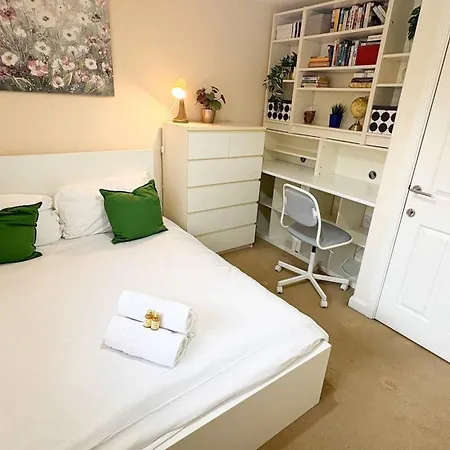 Nyaraló Sevastopol Four Bedroom House Near Gloucester Road