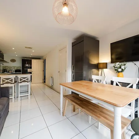 Sevastopol Four Bedroom House Near Gloucester Road Дом отдыха *