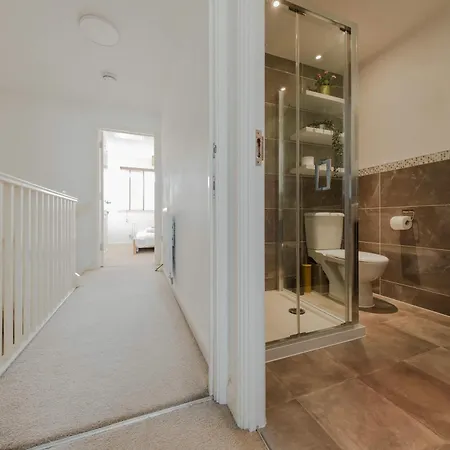 Sevastopol Four Bedroom House Near Gloucester Road Casa de Férias *
