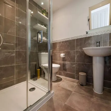 Sevastopol Four Bedroom House Near Gloucester Road