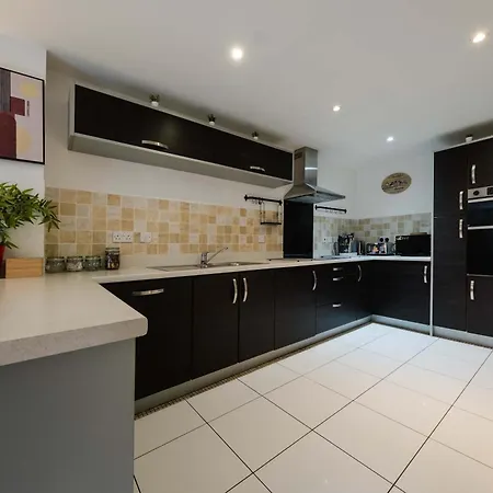 Sevastopol Four Bedroom House Near Gloucester Road