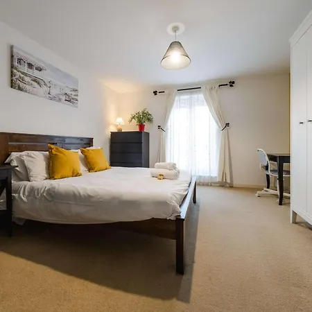 Casa de Férias Sevastopol Four Bedroom House Near Gloucester Road Bristol