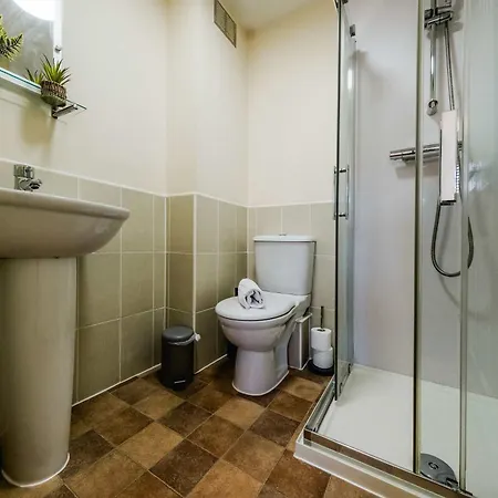 Sevastopol Four Bedroom House Near Gloucester Road *