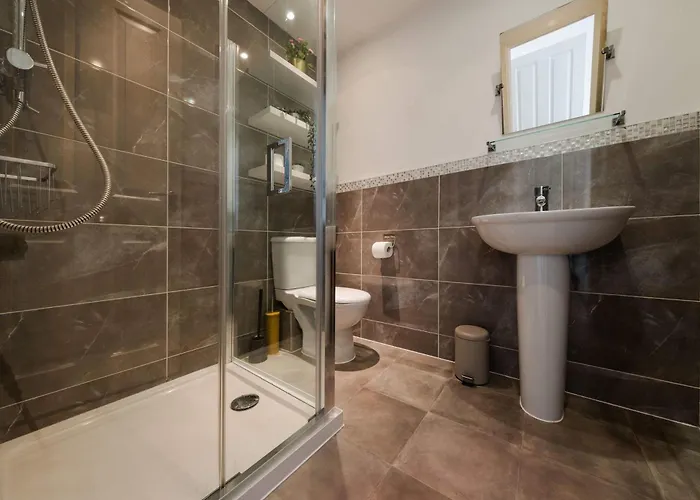 Sevastopol Four Bedroom House Near Gloucester Road