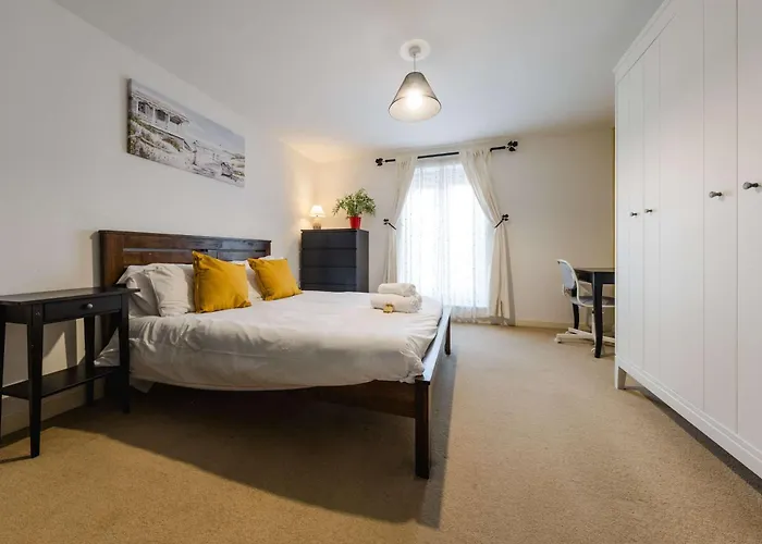 Ferienhaus Sevastopol Four Bedroom House Near Gloucester Road Bristol