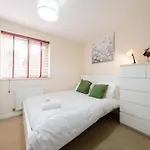 Sevastopol Four Bedroom House Near Gloucester Road 布里斯托