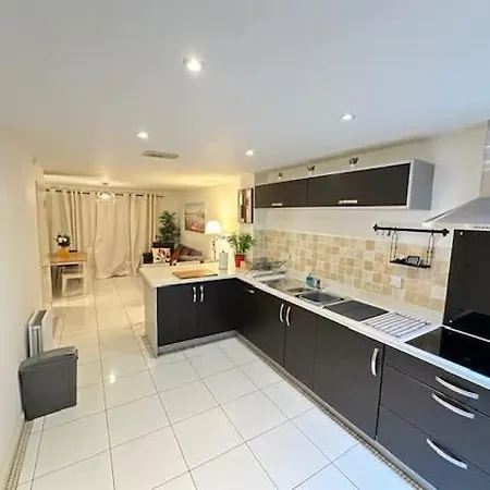 Sevastopol Four Bedroom House Near Gloucester Road *