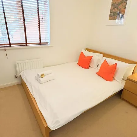 Sevastopol Four Bedroom House Near Gloucester Road Casa vacanze Bristol