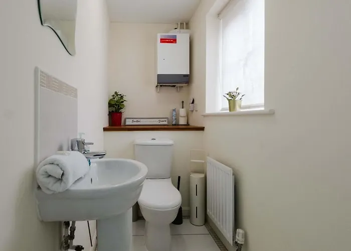 Sevastopol Four Bedroom House Near Gloucester Road Hébergement de vacances *