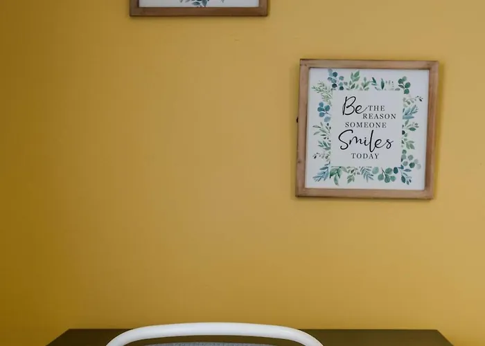 Sevastopol Four Bedroom House Near Gloucester Road Hébergement de vacances Bristol