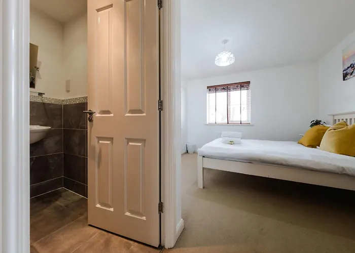 Sevastopol Four Bedroom House Near Gloucester Road Prázdninový dům Bristol