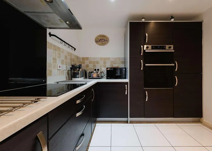 Sevastopol Four Bedroom House Near Gloucester Road *