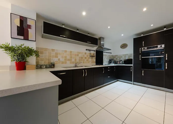 Sevastopol Four Bedroom House Near Gloucester Road