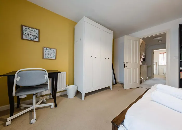 Sevastopol Four Bedroom House Near Gloucester Road Prázdninový dům Bristol