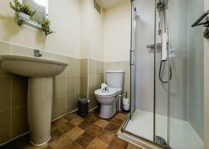 Sevastopol Four Bedroom House Near Gloucester Road *